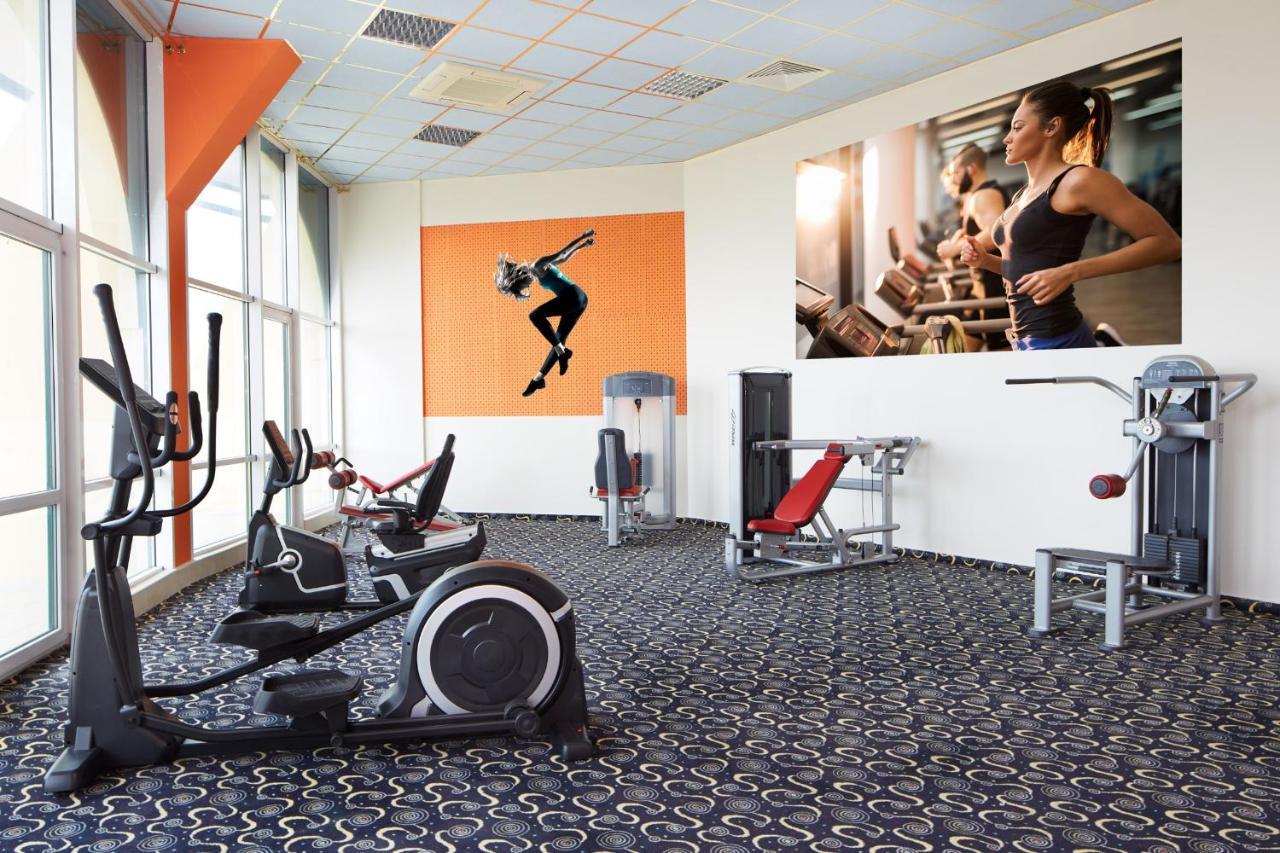 Planeta Hotel & Aquapark Free Beach Access Σάνι Μπιτς Εξωτερικό φωτογραφία A typical gym