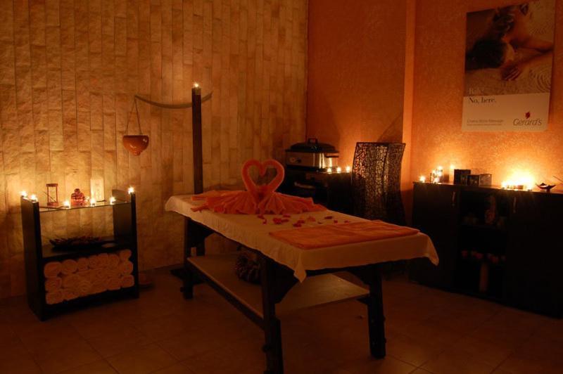 Planeta Hotel & Aquapark Free Beach Access Σάνι Μπιτς Εξωτερικό φωτογραφία A massage table