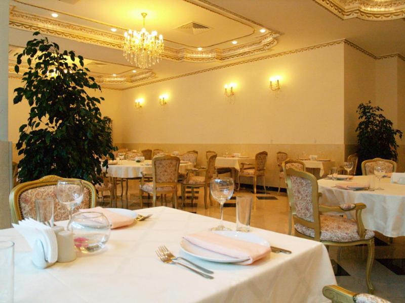 Planeta Hotel & Aquapark Free Beach Access Σάνι Μπιτς Εξωτερικό φωτογραφία Restaurant interior